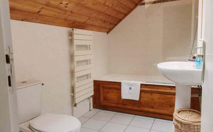 Chalet Saskia, Alpe d'Huez, Bathroom